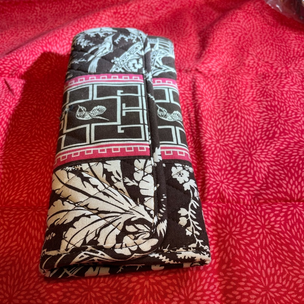 Vera Bradley’s Imperial Style Magnetic Snap Folding Clutch